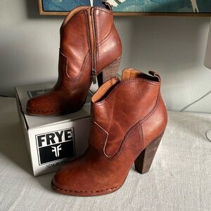 Brown leather Madeline short bootie Frye